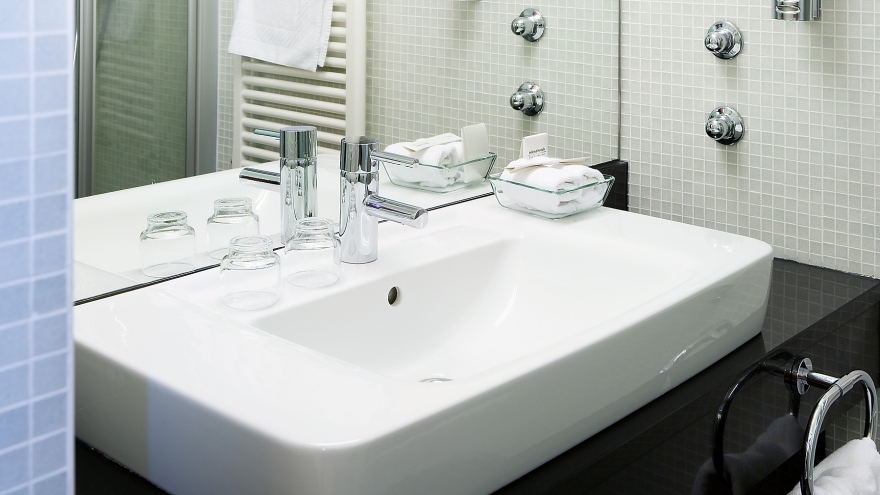 Badezimmer im Premium Zimmer im Haus St. Georg Badezimmer im Premium Zimmer relexa hotel Bellevue Hamburg